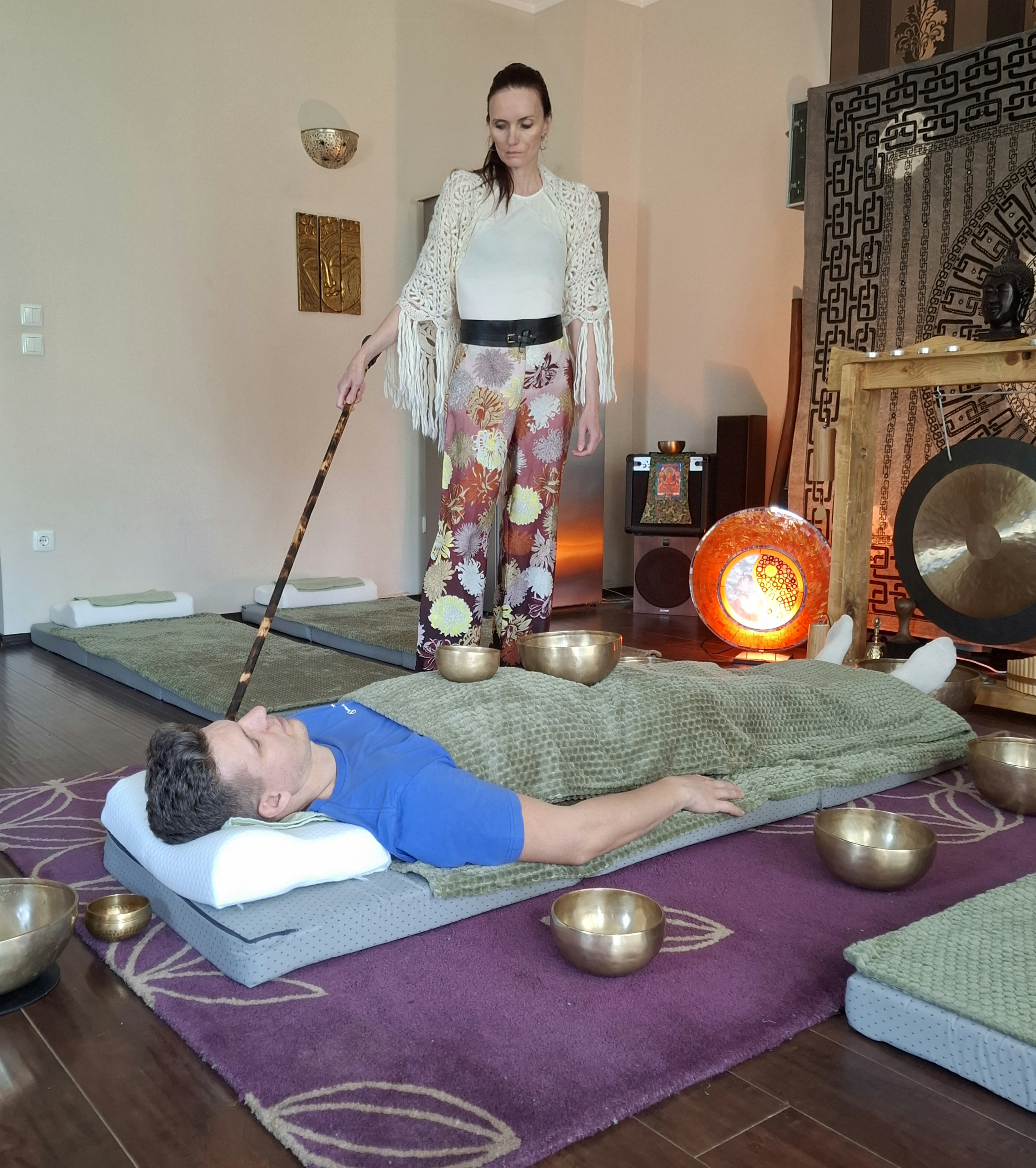 Singing bowl therapy session