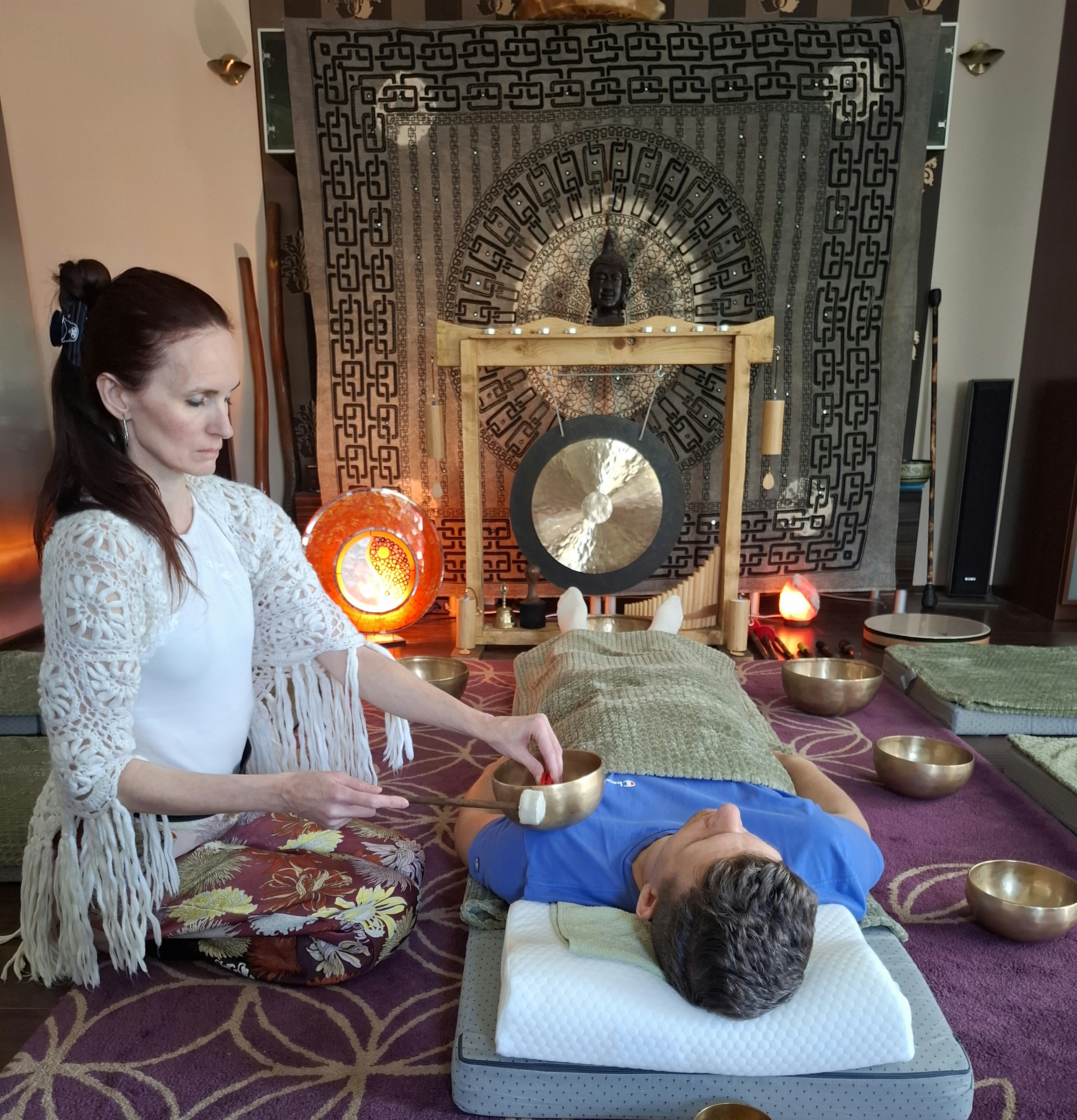 Singing bowl therapy session